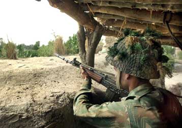 Ένταση στη ζώνη ασφαλείας του Κασμίρ εν αναμονή της επίσκεψης Ράμσφελντ στην περιοχή