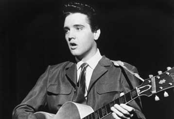 Η «επανεμφάνιση» του Έλβις στα τσαρτς απειλεί να ανατρέψει ένα ιστορικό μουσικό ρεκόρ