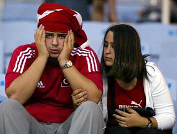 Με τον Σενιόλ Γκιουνές τα έβαλαν τώρα οι Τούρκοι για τον ένα βαθμό σε δύο αγώνες