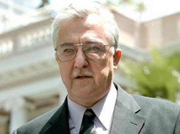 Ενοχλημένος από το παρασκήνιο της συνάντησης με τον πρωθυπουργό ο Αλ.Παπαδόπουλος