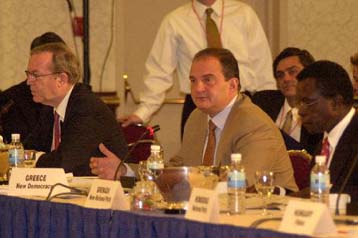 Θα έρθω στην Αθήνα το 2004, απαντά ο Τζ.Μπους σε σχετική πρόσκληση του Κ.Καραμανλή