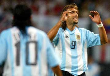 Ένα αποτέλεσμα για την Αργεντινή, δύο για Αγγλία, Σουηδία με στόχο τους «16»