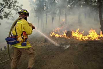 Μεγάλη πυρκαγιά απειλεί κατοικημένες περιοχές στην Πολιτεία του Κολοράντο