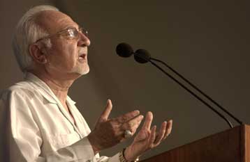 Σε κλίμα έντασης ξεκίνησε τελικά η συνεδρίαση της αφγανικής Εθνοσυνέλευσης