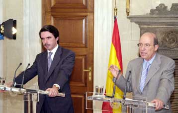 Ούτε αισιόδοξος ούτε απαισιόδοξος ο Αθνάρ για το ζήτημα του ευρωστρατού