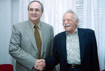 Την υποψηφιότητα του Μανώλη Γλέζου στην υπερνομαρχία Αθήνας-Πειραιά στηρίζει ο ΣΥΝ