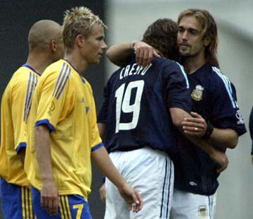 Αντίο από τον  Μπατιστούτα-«Μίκρυνε το τέρμα της Σουηδίας» είπε ο Βερόν