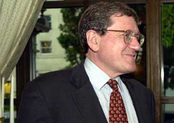 Η κατάθεση του Χόλμπρουκ στη δίκη Μιλόσεβιτς, «αγκάθι» στις σχέσεις ΗΠΑ – ICTY