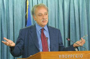 Ανύπαρκτο από τη στιγμή που δημιουργήθηκε ήταν το ΚΕΠ, σύμφωνα με τον Τ.Χυτήρη