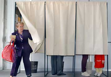 Ποσοστό 56% δίνει δημοσκόπηση στη Δεξιά εν όψει του β γύρου των εκλογών στη Γαλλία