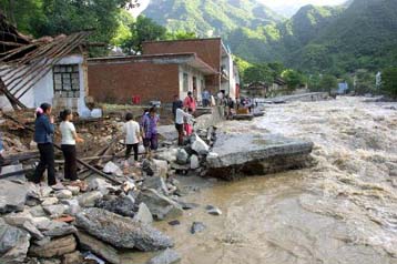 Τουλάχιστον 205 οι νεκροί στην Κίνα εξαιτίας των ισχυρών βροχοπτώσεων