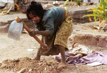 Εκτεθειμένα σε σοβαρούς κινδύνους 170 εκατ. εργαζόμενα παιδιά, καταγγέλλει το HRW