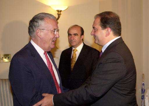 Ικανοποιημένος ο Καραμανλής από τις επαφές στο Κογκρέσο – Συναντήθηκε και με τον Ανάν