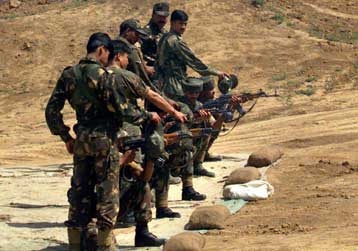 Δώδεκα νεκροί σε νέα αιματηρά επεισόδια στο Κασμίρ