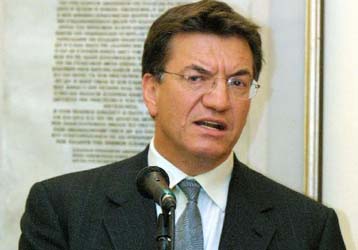 Αυξήσεις στους μισθούς των πανεπιστημιακών μέσω πριμ για έρευνες προωθεί ο Π.Ευθυμίου