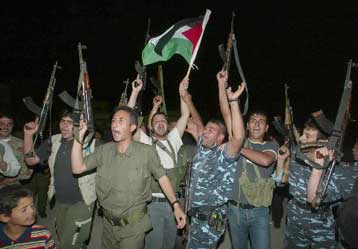 Έληξε η πολιορκία του Αραφάτ – Συνεδριάζει την Πέμπτη η νέα παλαιστινιακή κυβέρνηση