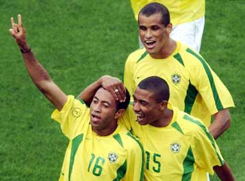 Ζούνιορ και Μαρτίνες συμφωνούν για τα αμυντικά «προβλήματα» Βραζιλίας και Κόστα Ρίκα