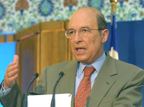 Βασική προτεραιότητα η ενίσχυση της οικονομίας και της κοινωνίας, δηλώνει ο Κ.Σημίτης