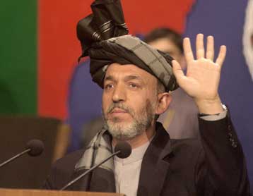 Νέος πρόεδρος του Αφγανιστάν εξελέγη ο Χαμίντ Καρζάι