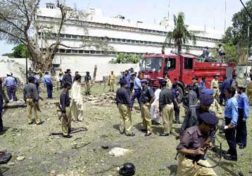 Επτά νεκροί από έκρηξη έξω από αμερικανικό προξενείο στο Καράτσι του Πακιστάν