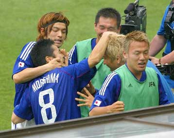 Πρώτη στον 8ο όμιλο η Ιαπωνία 2-0 την Τυνησία και παίζει με την Τουρκία στη β φάση