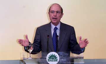 Έκκληση συσπείρωσης στο ΠΑΣΟΚ και σφοδρή επίθεση κατά της ΝΔ από τον πρωθυπουργό