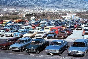 Τη σταδιακή μείωση του τέλους ταξινόμησης στα ΙΧ εξετάζει η κυβέρνηση