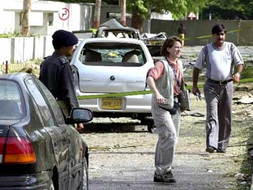 Συνεχίζονται οι έρευνες για τον εντοπισμό των δραστών της επίθεσης στο Καράτσι
