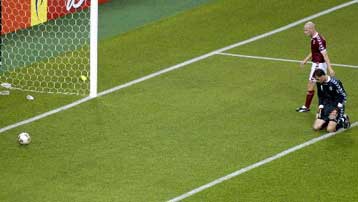 Λάθη της άμυνας στοίχησαν την ήττα της Δανίας με 3-0 σύμφωνα με τον Όλσεν