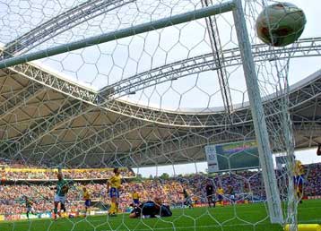 Με «χρυσό» γκολ του Καμαρά η Σενεγάλη πέρασε στους «8», 2-1 τη Σουηδία