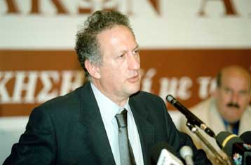 Οι διαρροές και τα non papers αποδυναμώνουν το ΠΑΣΟΚ προειδοποιεί ο Κ.Σκανδαλίδης