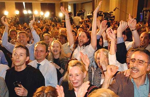 Βαριά ήττα για τους Γάλλους σοσιαλιστές – Δεξιά η Γαλλία, Αριστερά το Παρίσι