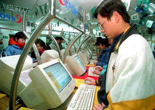 Οι αρχές του Πεκίνου απαγορεύουν τη λειτουργία 2.400 Internet cafe