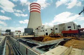 Τρία σενάρια εξετάζει η κυβέρνηση για το μέλλον της ΔΕΗ