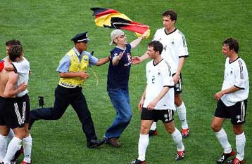 Ο Φρ.Μπεκενμπάουερ πιστεύει ότι η Γερμανία θα παλέψει για το τρόπαιο