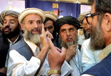 Μαζικές αποχωρήσεις από τη Λόγια Τζίργκα και καταγγελίες για μη σχηματισμό κυβέρνησης