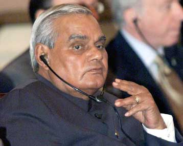 O πόλεμος με το Πακιστάν απετράπη λόγω της διεθνούς παρέμβασης, λέει ο Βατζπαγί