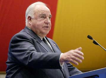 Νίκη των Χριστιανοδημοκρατών στις γερμανικές εκλογές «βλέπει» ο Κολ