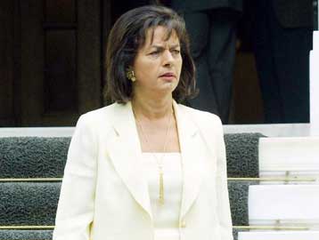 Κόντρα στη Βουλή μεταξύ ΠΑΣΟΚ και ΝΔ για το κόστος και την επέκταση του Μετρό