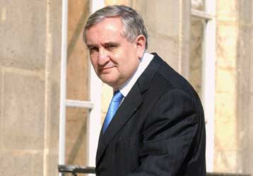 Χωρίς ουσιαστικές αλλαγές το νέο κυβερνητικό σχήμα στη Γαλλία