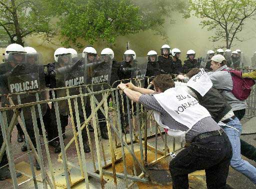 Αυξήθηκαν οι επιθέσεις κατά των συνδικάτων το 2001 σε ολόκληρο τον κόσμο