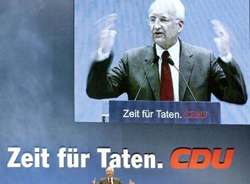 Καγκελάριο των υποσχέσεων χαρακτήρισε τον Σρέντερ ο κεντροδεξιός αντίπαλός του