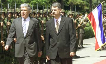 Η Ελλάδα στηρίζει την είσοδο της Γιουγκοσλαβίας στο ΝΑΤΟ, δήλωσε ο ΥΠΕΘΑ