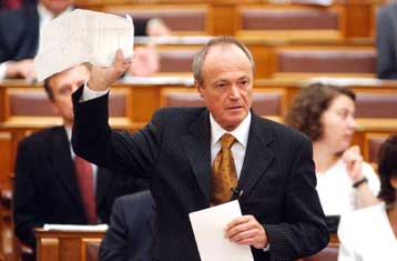 Ο Ούγγρος πρωθυπουργός παραδέχτηκε ότι ήταν πράκτορας αντικατασκοπείας