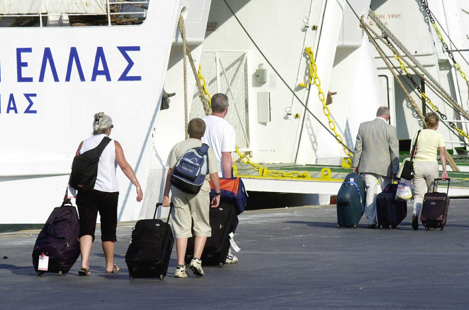 Δεμένα στα λιμάνια θα παραμείνουν τα πλοία έως τα ξημερώματα του Σαββάτου