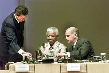 Τη σύμπραξη όλων για την Ολυμπιακή Εκεχειρία ζήτησε ο Μαντέλα από το Μέγαρο Μουσικής