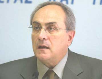 Έκκληση Κωνσταντόπουλου για συνάντηση Σημίτη με πανεπιστημιακούς