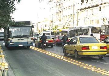 Από 15 Ιουλίου επανέρχονται τα διαχωριστικά στους λεωφορειόδρομους