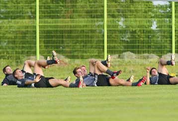 Ο Καγκελάριος Γκ.Σρέντερ περιμένει τη Γερμανία να κερδίσει εύκολα τις ΗΠΑ