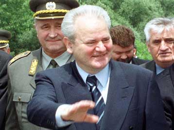 Απόρρητο έγγραφο που «καίει» τον Μιλόσεβιτς θα παραδώσει το Βελιγράδι στο ICTY